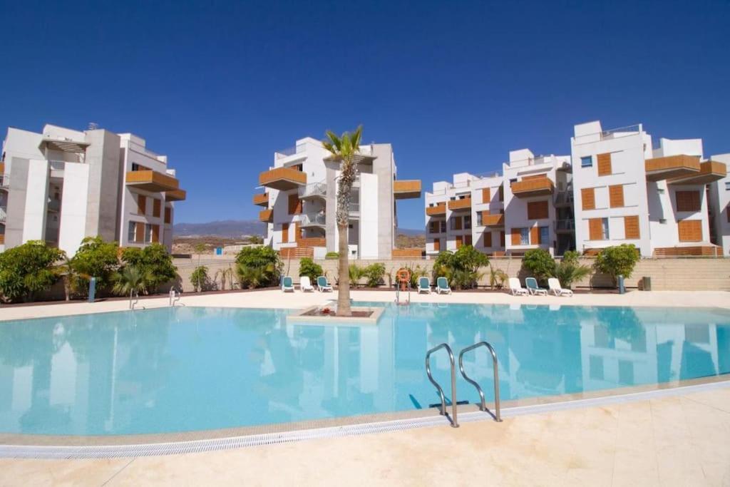 El Medano Beachfront Triplex Penthouse With Pool, Rooftop, Sea View Екстериор снимка