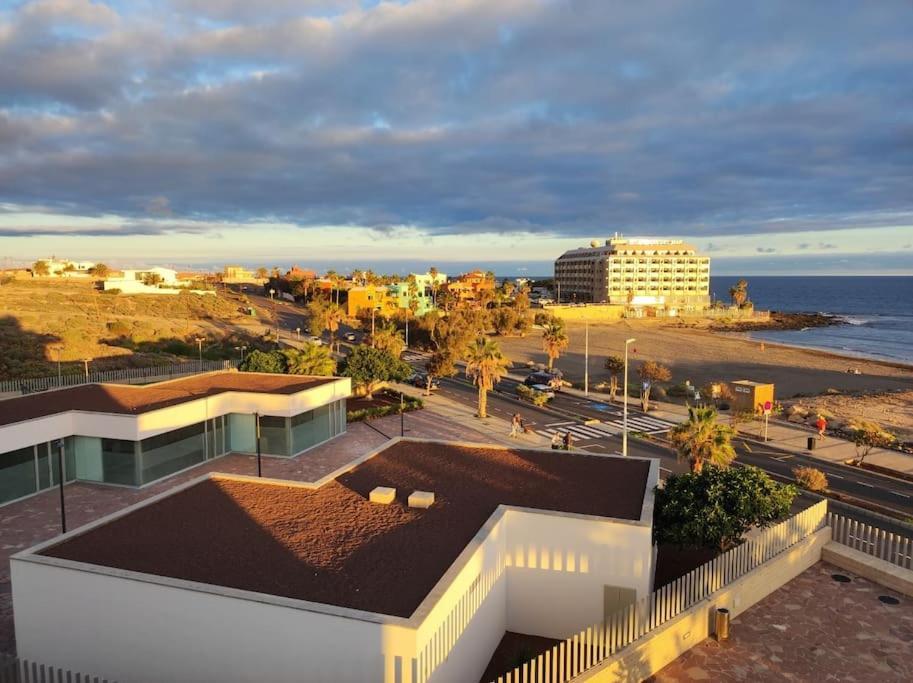 El Medano Beachfront Triplex Penthouse With Pool, Rooftop, Sea View Екстериор снимка