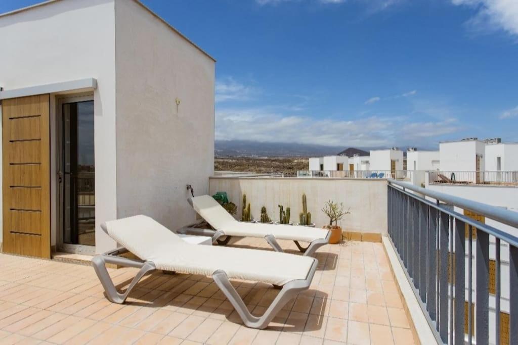 El Medano Beachfront Triplex Penthouse With Pool, Rooftop, Sea View Екстериор снимка
